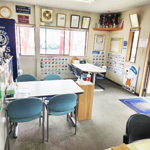 カーランドえひめ店内